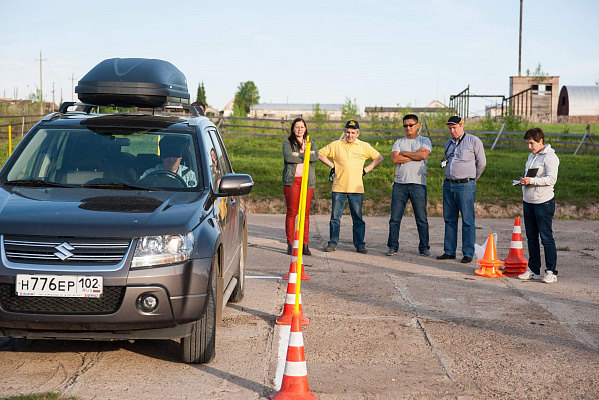 Контраварийное вождение в Уфе. Ultra Подарки. Купить уроки контраварийного вождения в Уфе. Научитесь водить машину в любых условиях! Сервис UltraPodarki.ru 8 800 505 95 30. Контраварийное вождение Уфа, контраварийное вождение, экстремальное вождение Уфа, экстремальное вождение, обучение вождению Уфа, обучение вождению, вождение Уфа, вождение,  курс вождения Уфа, курс вождения, курсы экстремальное вождения Уфа, курсы экстремального вождения, обучение в автошколе Уфа, обучение в автошколе