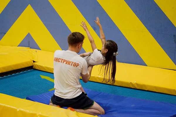  Батутный центр WOW PARK в Уфе. Сервис Ultra Подарки. Купить подарочный сертификат в батутный центр WOW PARK, попробуйте прыжки на батуте в Уфе. Сервис UltraPodarki.ru 8 (800) 555 95-30.. Батутный центр WOW PARK, батутный центр, батутный центр цены, батутный центр в Уфе,  батутный парк, батут прыгать, прыжки +на батуте, батут Уфа, батут спорт