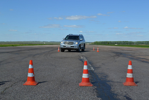 Контраварийное вождение в Уфе. Ultra Подарки. Купить уроки контраварийного вождения в Уфе. Научитесь водить машину в любых условиях! Сервис UltraPodarki.ru 8 800 505 95 30. Контраварийное вождение Уфа, контраварийное вождение, экстремальное вождение Уфа, экстремальное вождение, обучение вождению Уфа, обучение вождению, вождение Уфа, вождение,  курс вождения Уфа, курс вождения, курсы экстремальное вождения Уфа, курсы экстремального вождения, обучение в автошколе Уфа, обучение в автошколе