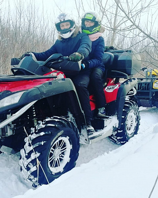 Катание на квадроциклах в Уфе. Сервис Ultra Подарки. Подарочный сертификат на катание на квадроциклах в Уфе. Закажите катание на квадроциклах недорого и наслаждайтесь активным отдыхом с друзьями. Выбирайте живописные маршруты для езды на квадроциклах. Сервис UltraPodarki.ru 8800-505-9530. Катание на квадроциклах, Прокат квадроциклов, езда на квадроцикле, прокат квадроциклов Уфа, катание на квадроциклах Уфа, Катание на квадроциклах зимой, Катание на квадроциклах летом, Сертификат на катание на квадроциклах 

