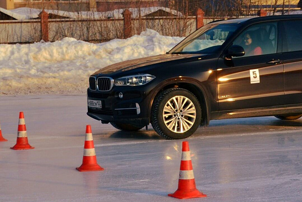 Контраварийное вождение в Уфе. Ultra Подарки. Купить уроки контраварийного вождения в Уфе. Научитесь водить машину в любых условиях! Сервис UltraPodarki.ru 8 800 505 95 30. Контраварийное вождение Уфа, контраварийное вождение, экстремальное вождение Уфа, экстремальное вождение, обучение вождению Уфа, обучение вождению, вождение Уфа, вождение,  курс вождения Уфа, курс вождения, курсы экстремальное вождения Уфа, курсы экстремального вождения, обучение в автошколе Уфа, обучение в автошколе
