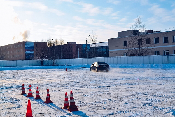 Контраварийное вождение в Уфе. Ultra Подарки. Купить уроки контраварийного вождения в Уфе. Научитесь водить машину в любых условиях! Сервис UltraPodarki.ru 8 800 505 95 30. Контраварийное вождение Уфа, контраварийное вождение, экстремальное вождение Уфа, экстремальное вождение, обучение вождению Уфа, обучение вождению, вождение Уфа, вождение,  курс вождения Уфа, курс вождения, курсы экстремальное вождения Уфа, курсы экстремального вождения, обучение в автошколе Уфа, обучение в автошколе