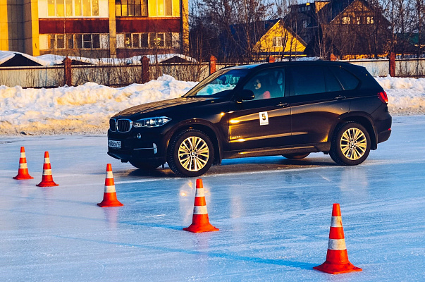 Контраварийное вождение в Уфе. Ultra Подарки. Купить уроки контраварийного вождения в Уфе. Научитесь водить машину в любых условиях! Сервис UltraPodarki.ru 8 800 505 95 30. Контраварийное вождение Уфа, контраварийное вождение, экстремальное вождение Уфа, экстремальное вождение, обучение вождению Уфа, обучение вождению, вождение Уфа, вождение,  курс вождения Уфа, курс вождения, курсы экстремальное вождения Уфа, курсы экстремального вождения, обучение в автошколе Уфа, обучение в автошколе