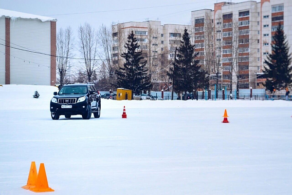 Контраварийное вождение в Уфе. Ultra Подарки. Купить уроки контраварийного вождения в Уфе. Научитесь водить машину в любых условиях! Сервис UltraPodarki.ru 8 800 505 95 30. Контраварийное вождение Уфа, контраварийное вождение, экстремальное вождение Уфа, экстремальное вождение, обучение вождению Уфа, обучение вождению, вождение Уфа, вождение,  курс вождения Уфа, курс вождения, курсы экстремальное вождения Уфа, курсы экстремального вождения, обучение в автошколе Уфа, обучение в автошколе