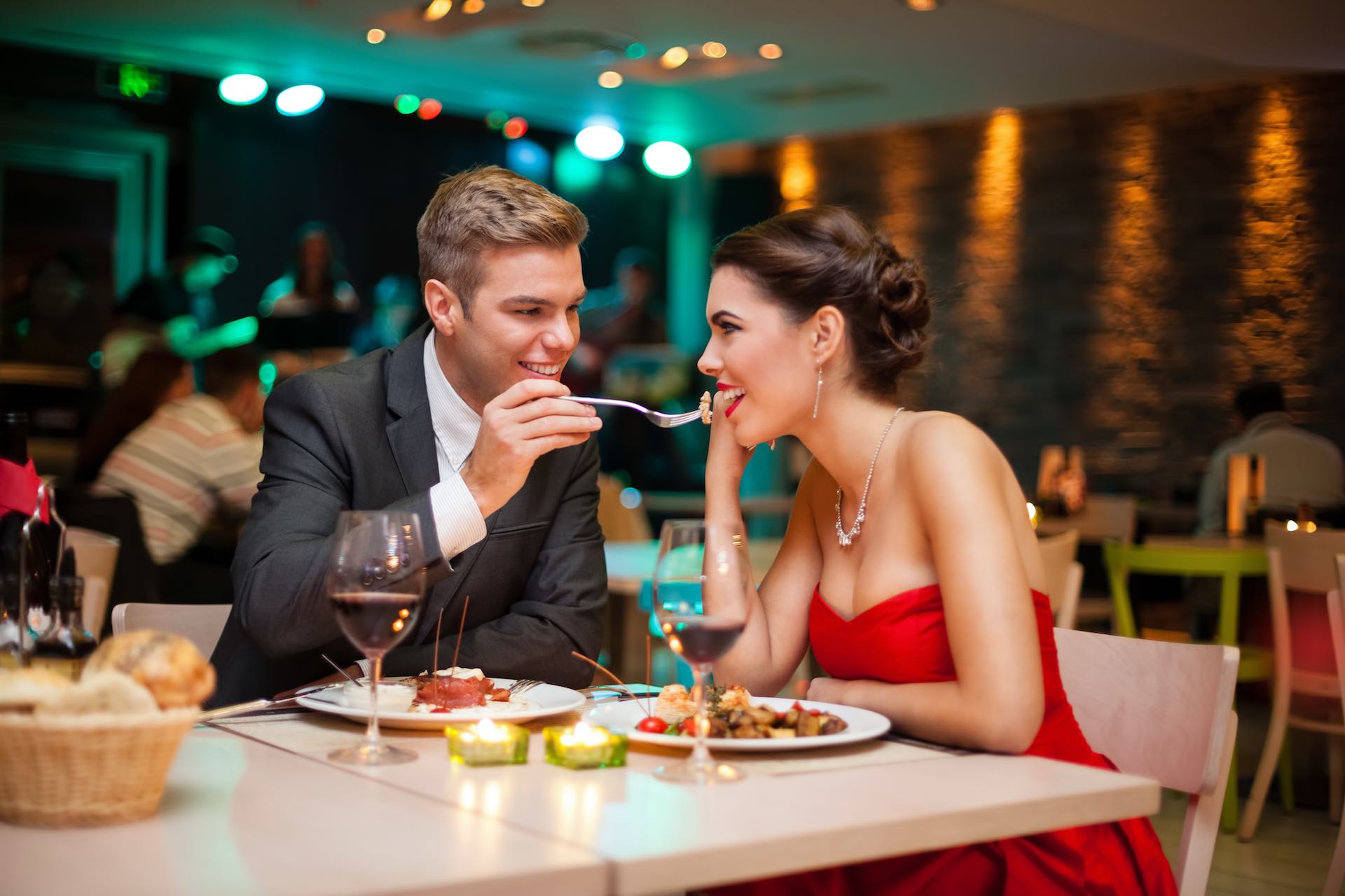 Романтическое свидание в ресторане в Уфе